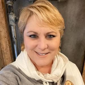 Meet your Posher, Debbie